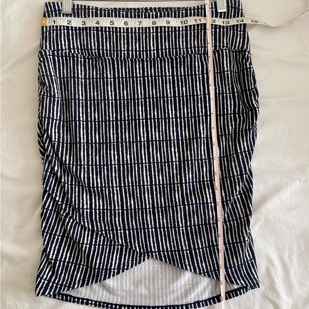 Athleta Navy and White Skirt - Picture 3 of 4